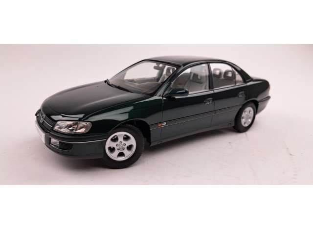1:18 Triple9 - 1996 Opel Omega B, jungle green