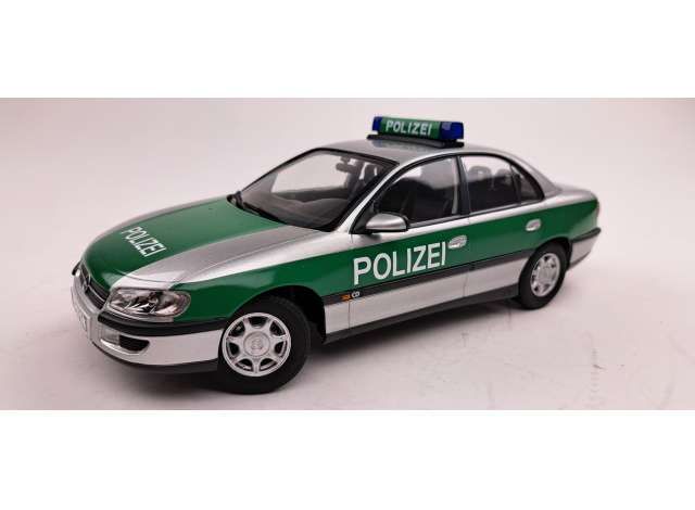 1:18 Triple9 - 1996 Opel Omega B *German Polizei*