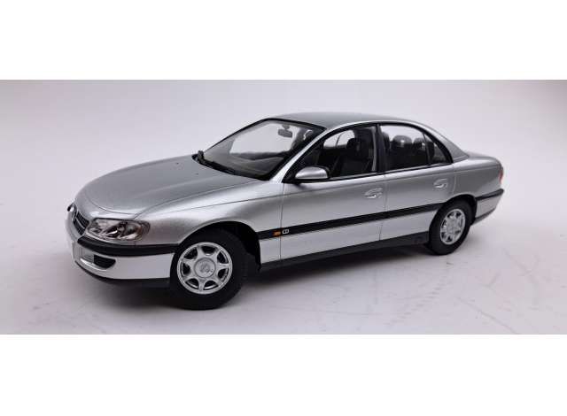 1:18 Triple9 - 1996 Opel Omega B, silver