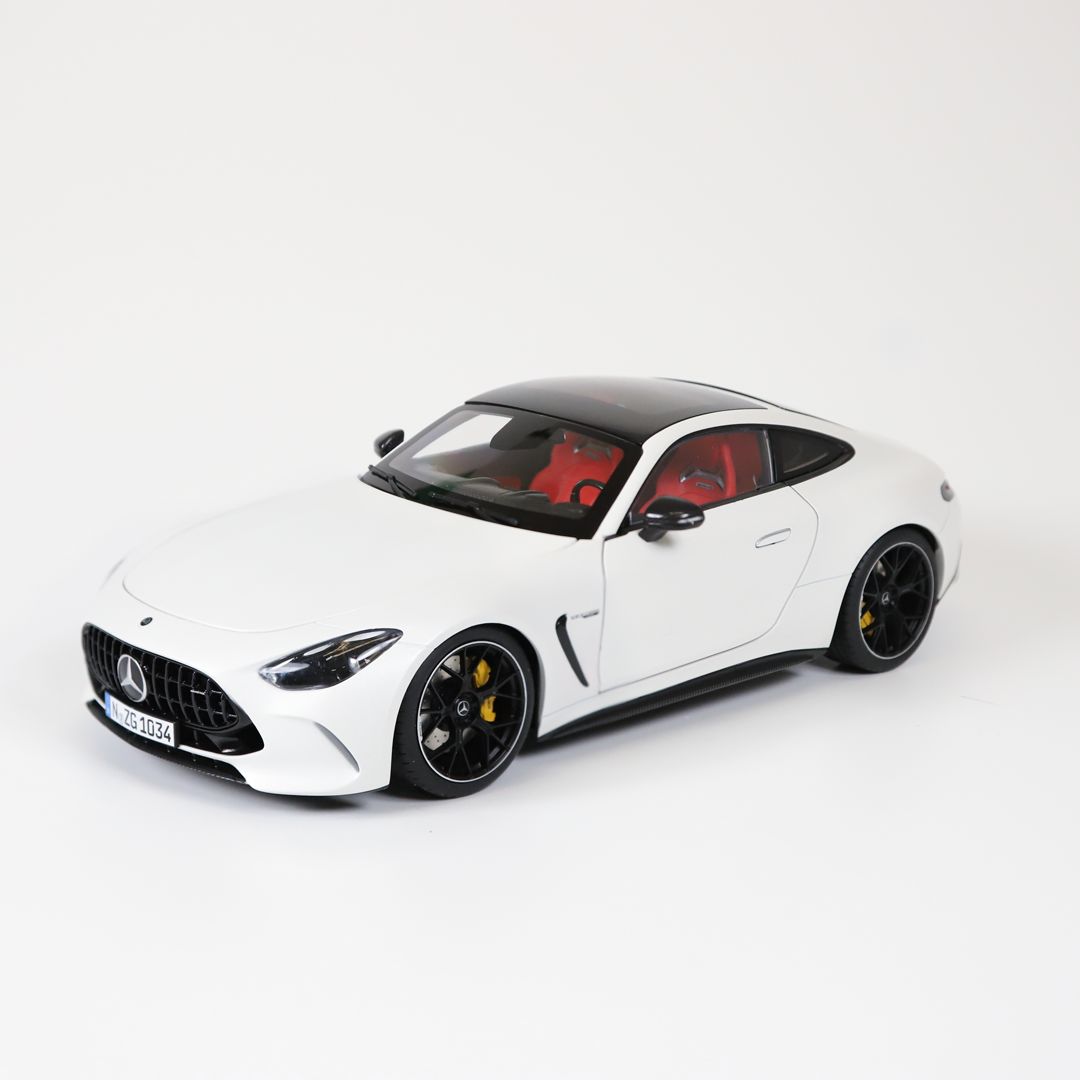 1:18 NZG - Mercedes-AMG GT63 V8 opalithweiß