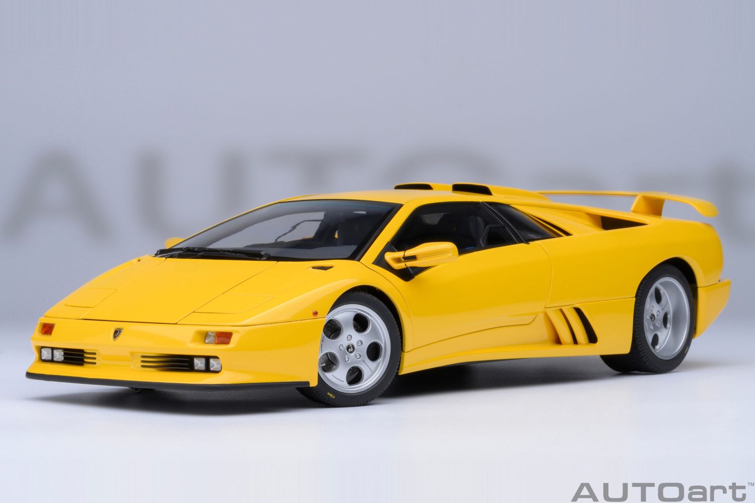 1:18 Autoart - Lamborghini Diablo SE JOTA (Superfly Yellow)