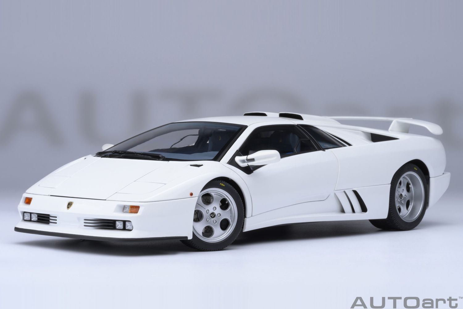 1:18 Autoart - Lamborghini Diablo SE JOTA (Impact White)