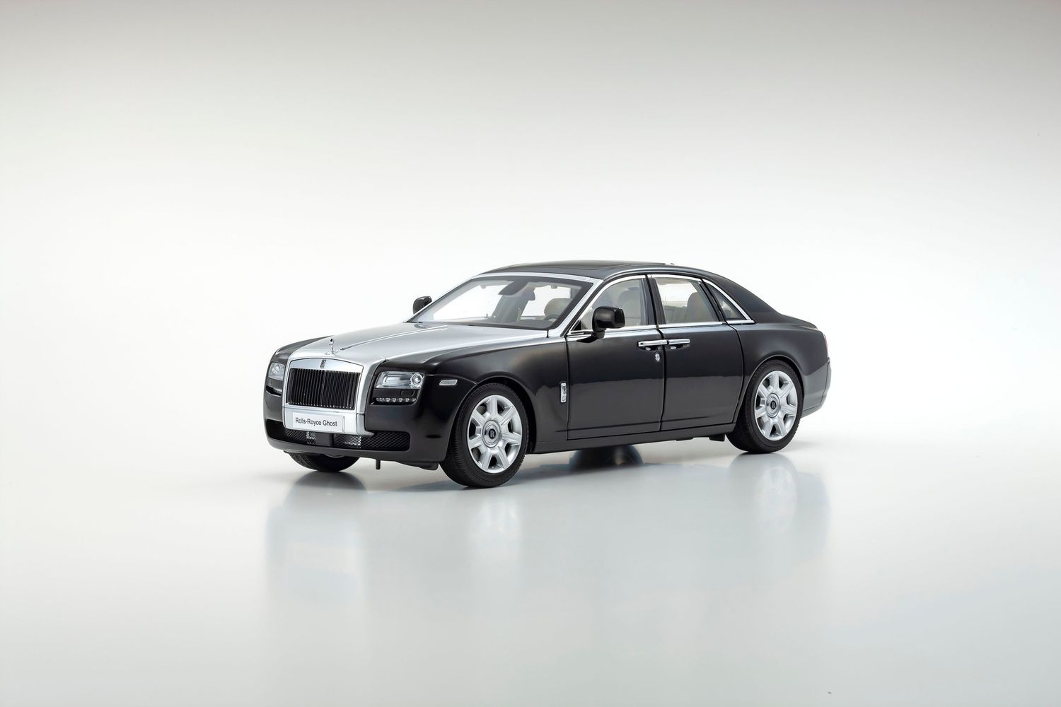 1:18 Kyosho - Rolls Royce Ghost, black/silver