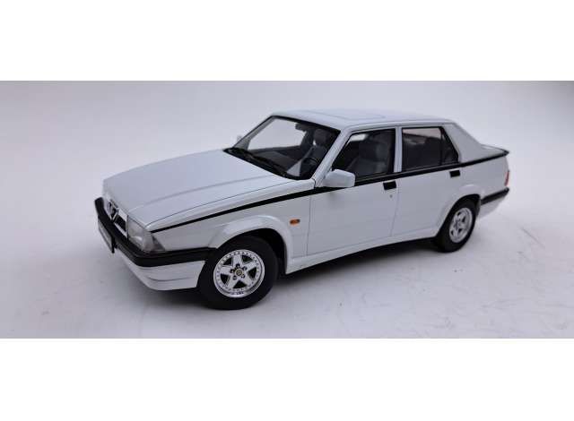 1:18 Triple9 - Alfa Romeo 75 White