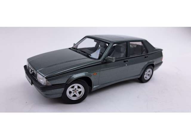 1:18 Triple9 - Alfa Romeo 75 Dark Grey Metallic