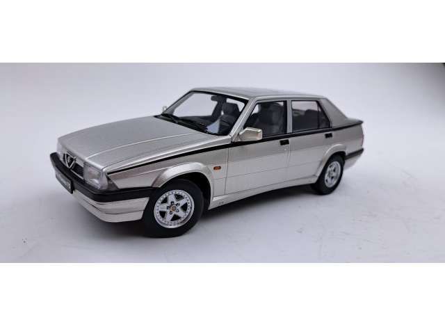 1:18 Triple9 - Alfa Romeo 75 Silver Metallic