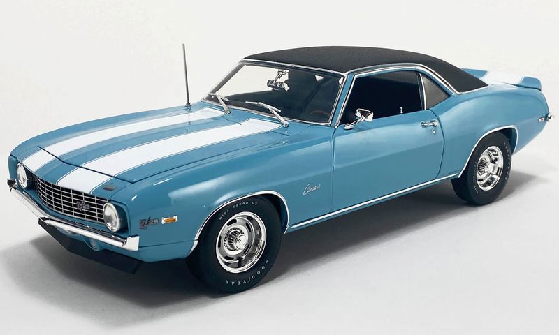 1:18 ACME - 1969 Chevrolet Camaro Z/28, Carolina blue with vinyl top