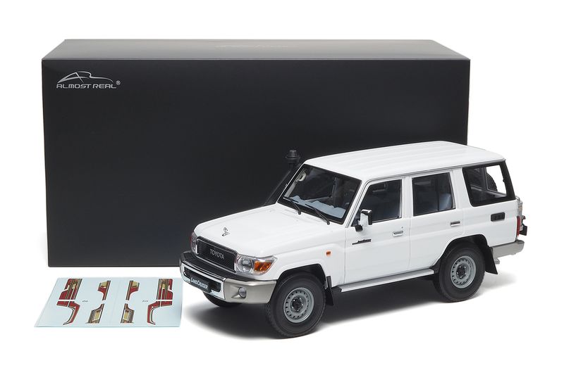 1:18 Almost Real - Toyota Land Cruiser 76 - 2017 - White 1:18 Almost Real - Toyota Land Cruiser 76 - 2017 - White
