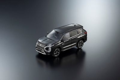 1:43 Kyosho - Mitsubishi Outlander Black