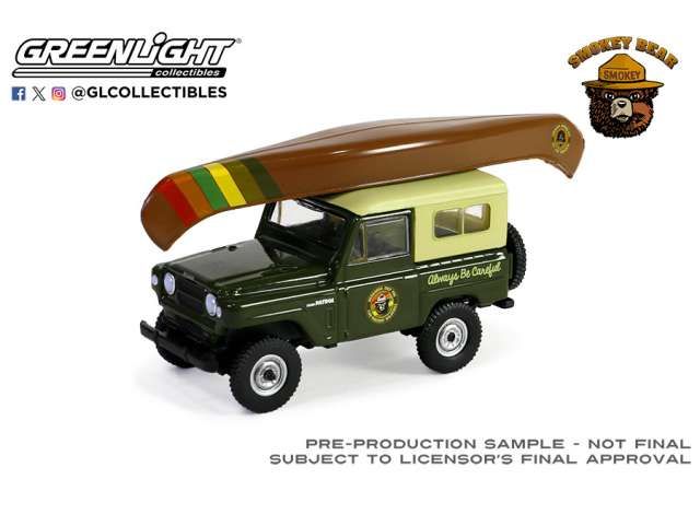 1:64 Greenlight - 1980 Nissan Patrol with Canoe on Roof *Smokey Bear Series 3*