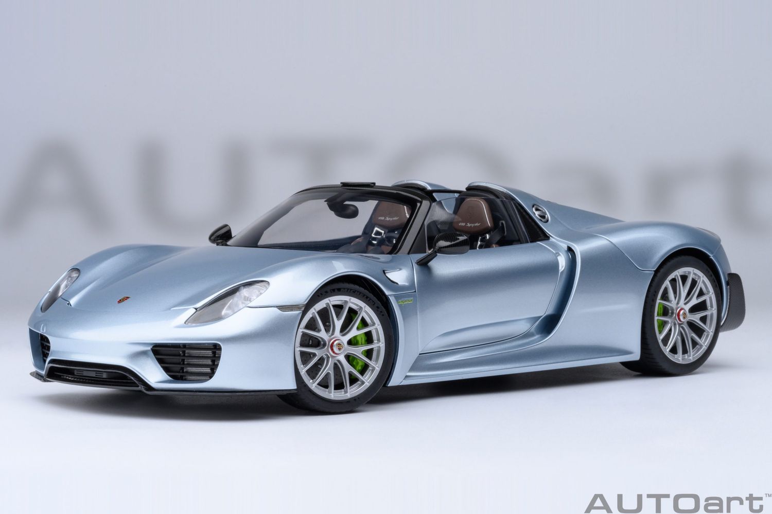 1:18 Autoart - Porsche 918 Spyder Weissach Package (Liquid Metal Chrome Blue)