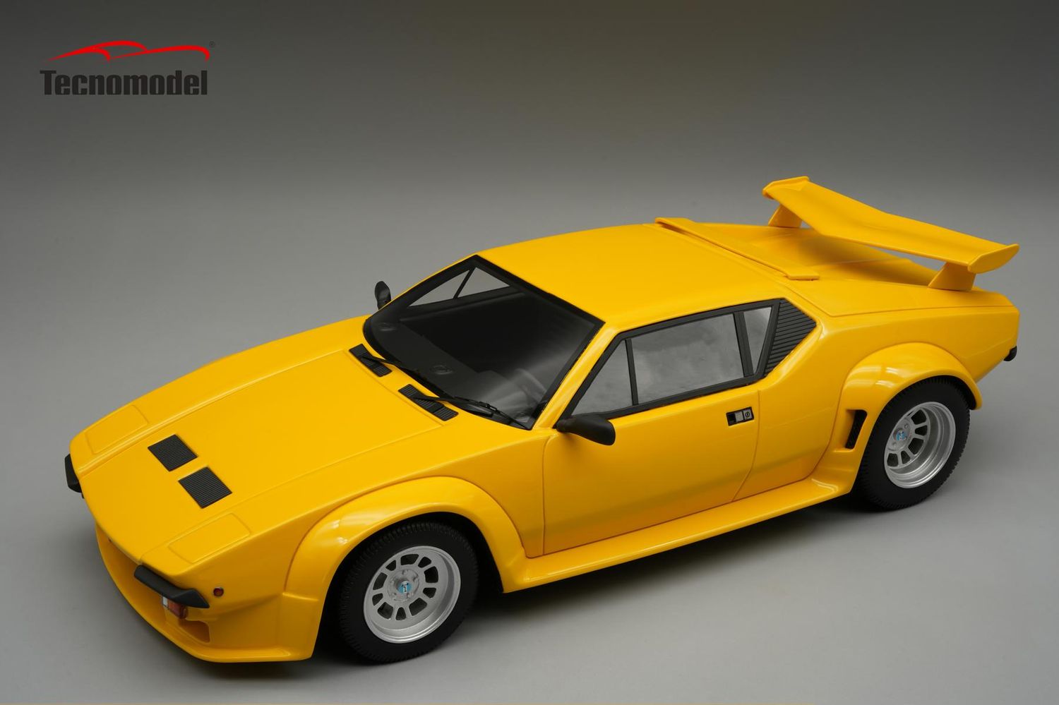 1:18 Tecnomodel - DeTomaso Pantera GT5 Giallo Pastello 1982