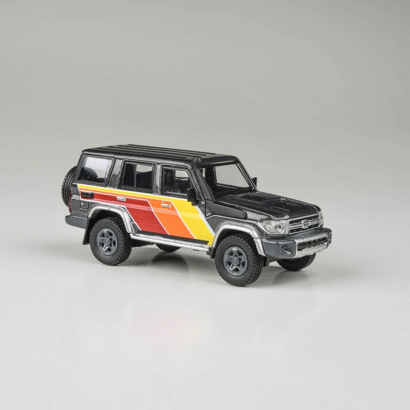 1:64 Para64 - 2014 Toyota Land Cruiser LC 76 TRD Livery, grey LHD 1:64 Para64 - 2014 Toyota Land Cruiser LC 76 TRD Livery, grey LHD