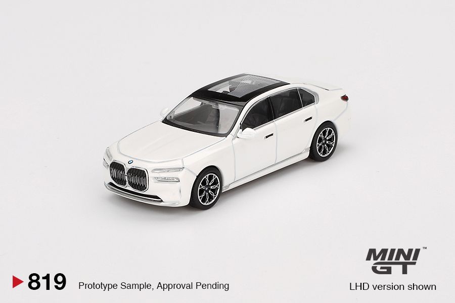 1:64 Mini GT - 2024 BMW i7 xDrive60 Mineral White