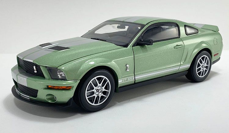 1:18 Shelby Collectibles - 2007 Shelby GT500, lime green