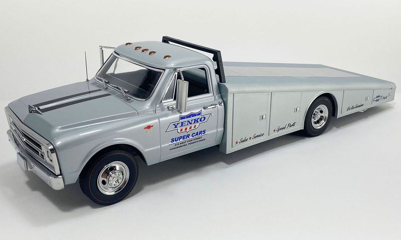 1:18 ACME - 1967 Chevrolet C-30 Ramp Truck - Yenko Super Cars