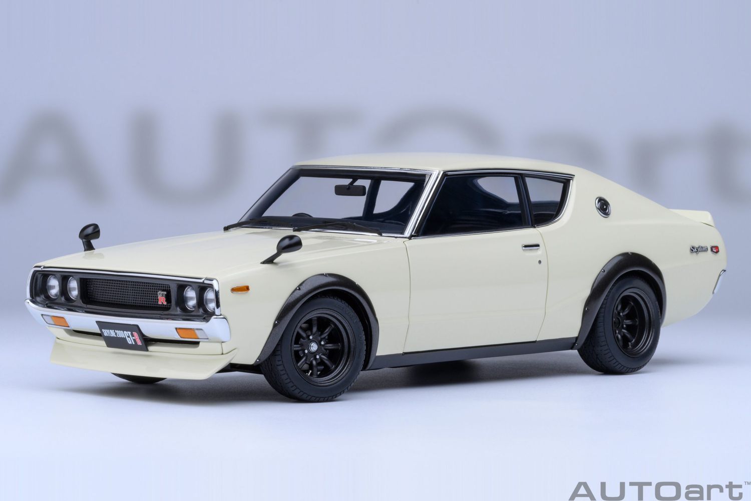 1:18 Autoart - Nissan Skyline 2000 GT-R (KPGC110) Tuned version (White)