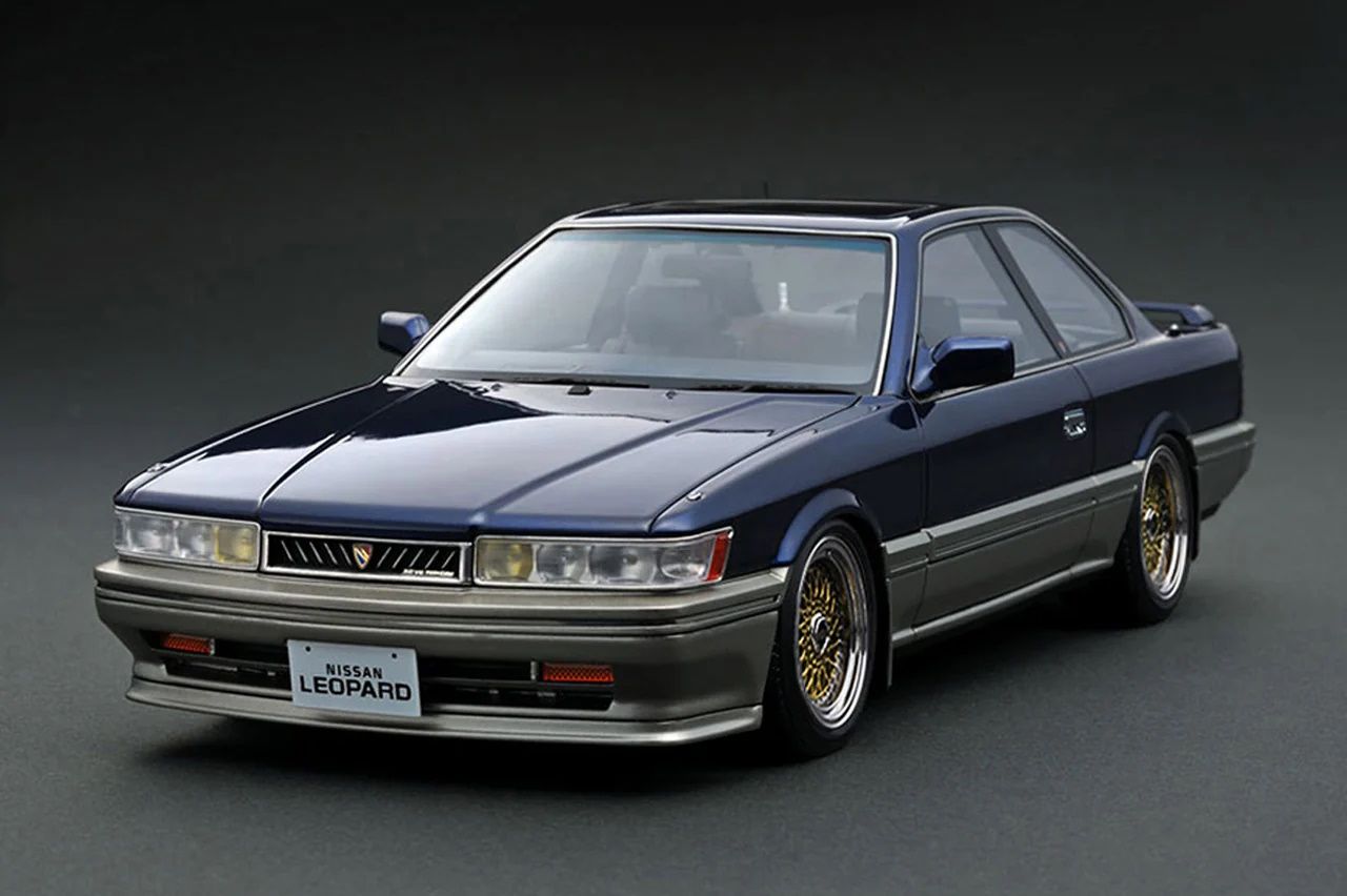1:18 Ignition - Nissan Leopard 3.0 Ultima (F31) blue/silver