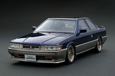 1:18 Ignition - Nissan Leopard 3.0 Ultima (F31) blue/silver 1:18 Ignition - Nissan Leopard 3.0 Ultima (F31) blue/silver