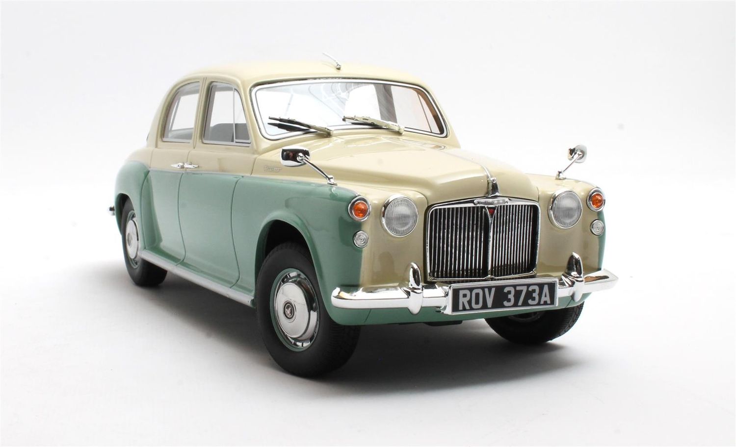 1:18 Cult Models - Rover 110 P4 white / green '62-'64
