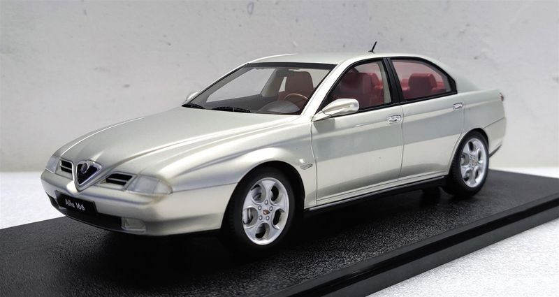 1:18 Cult Models - Alfa Romeo 166 Super 3.0 Silver metallic 1998-2002