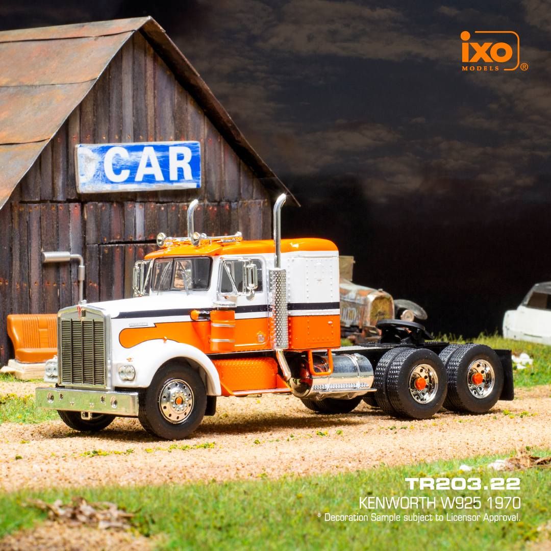 1:43 Ixo - Kenworth W 925, weiss/orange, 1970
