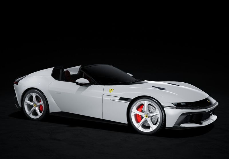 1:43 BBR - Ferrari 12Cilindri Spider Artic White 1:43 BBR - Ferrari 12Cilindri Spider Artic White