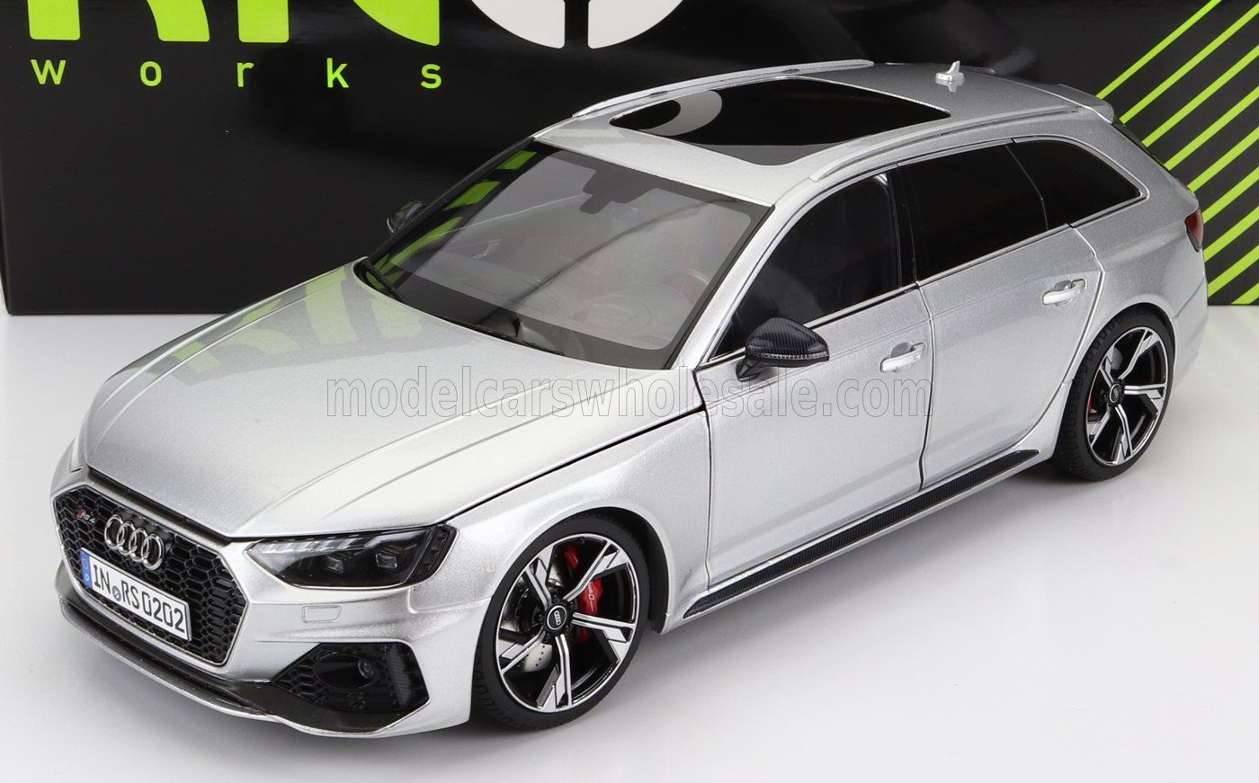 1:18 Keng Fai - 2020 Audi A4 RS4 Avant Silber