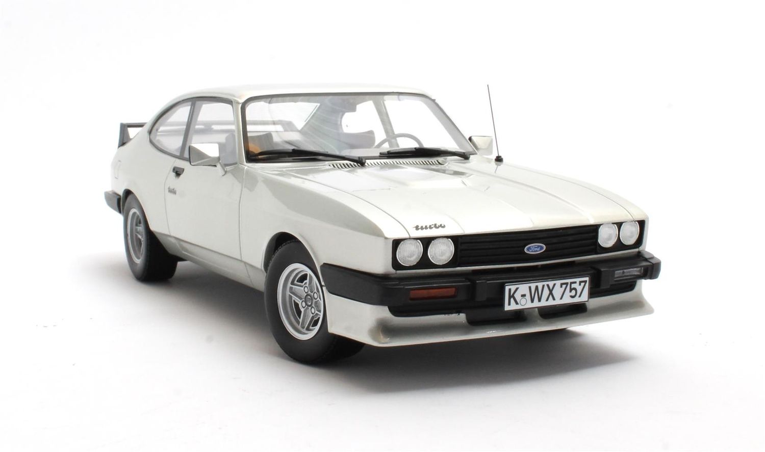 1:18 Cult Models - Ford Capri 2.8 Turbo 1981 Silver met.