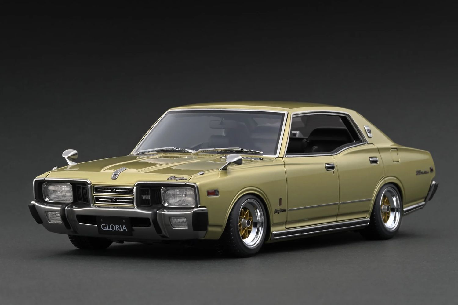 1:18 Ignition - Nissan Gloria Brougham (330), gold