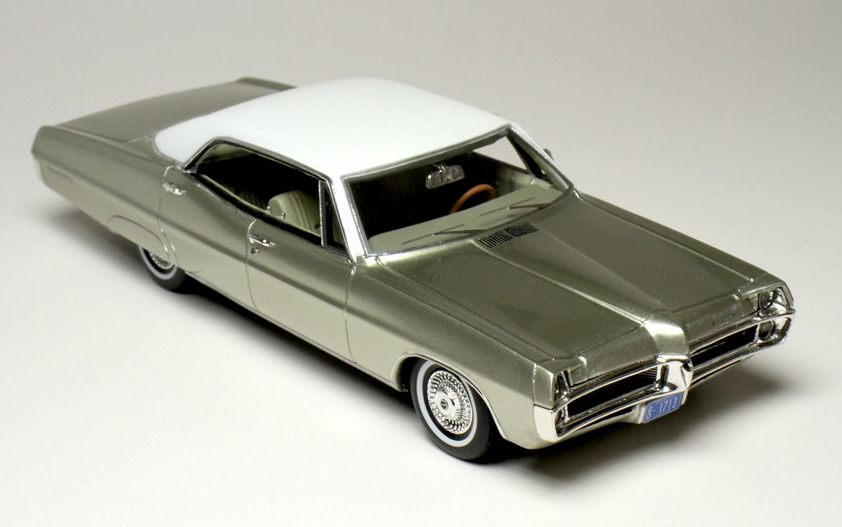 1:43 Gladvarg - 1967 Pontiac Bonneville Champagne Irid