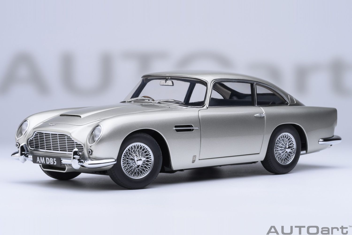 1:18 Autoart - Aston Martin DB5 (Birch Silver)
