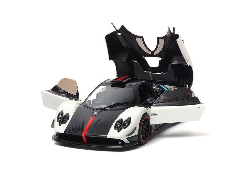1:18 BBR - Pagani Zonda cinque coupe diecast full open Bianco Benny RHD 1:18 BBR - Pagani Zonda cinque coupe diecast full open Bianco Benny RHD