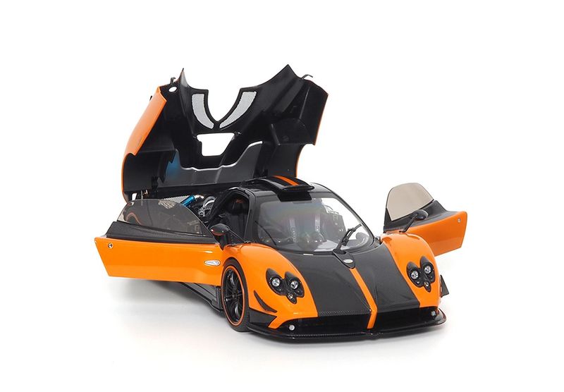 1:18 BBR - Pagani Zonda cinque coupe diecast full open Arancio St. Tropez 1:18 BBR - Pagani Zonda cinque coupe diecast full open Arancio St. Tropez