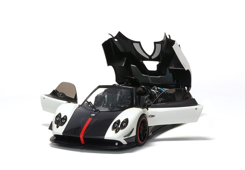 1:18 BBR - Pagani Zonda cinque Roadster diecast full open Bianco Benny