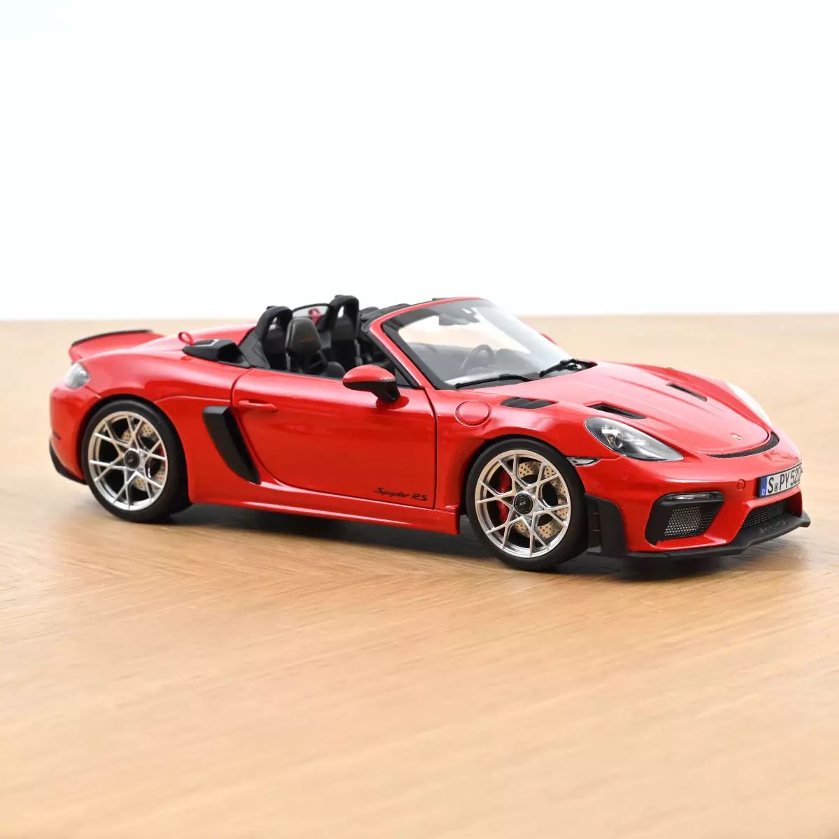 1:18 Norev - Porsche 718 Spyder RS 2023 Guards Red