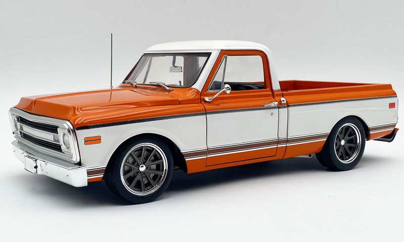 1:18 ACME - 1970 Chevrolet C-10 Pro Touring Orange White 1:18 ACME - 1970 Chevrolet C-10 Pro Touring Orange White
