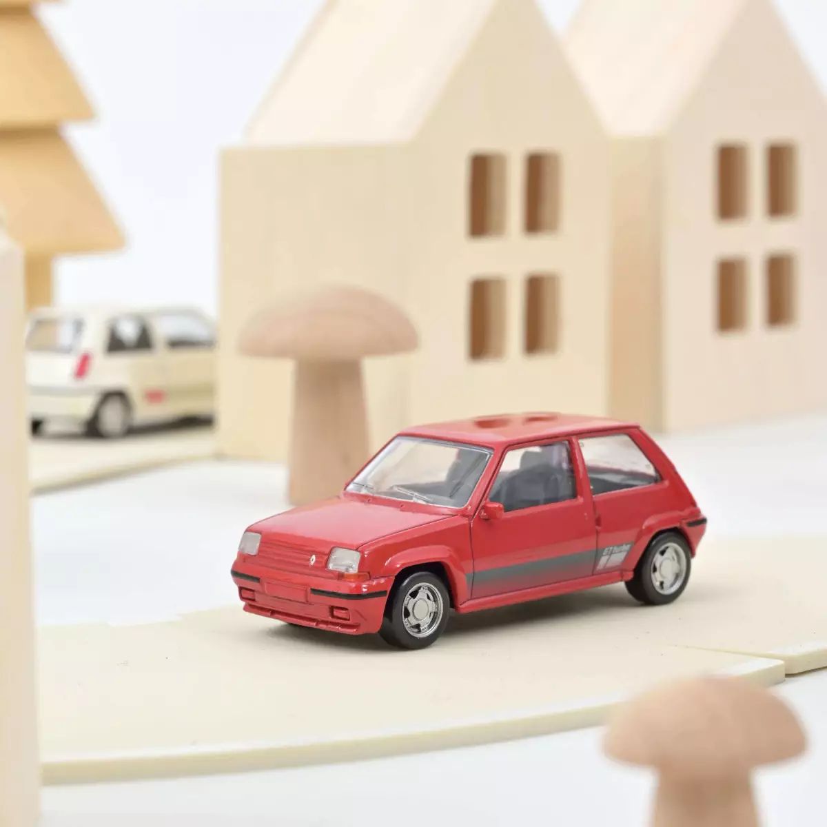 1:43 Norev - Renault SuperCinq GT Turbo Ph II 1988 Rot Jet-car
