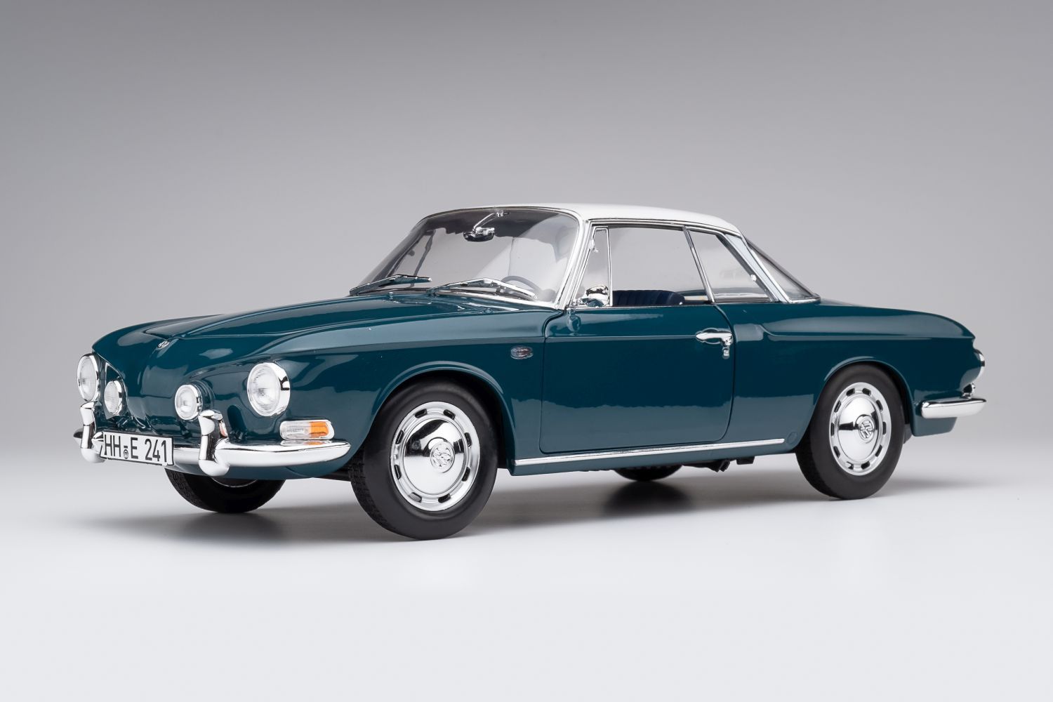 1:18 Norev - Volkswagen Karmann Ghia Typ 34 sea blue / white top