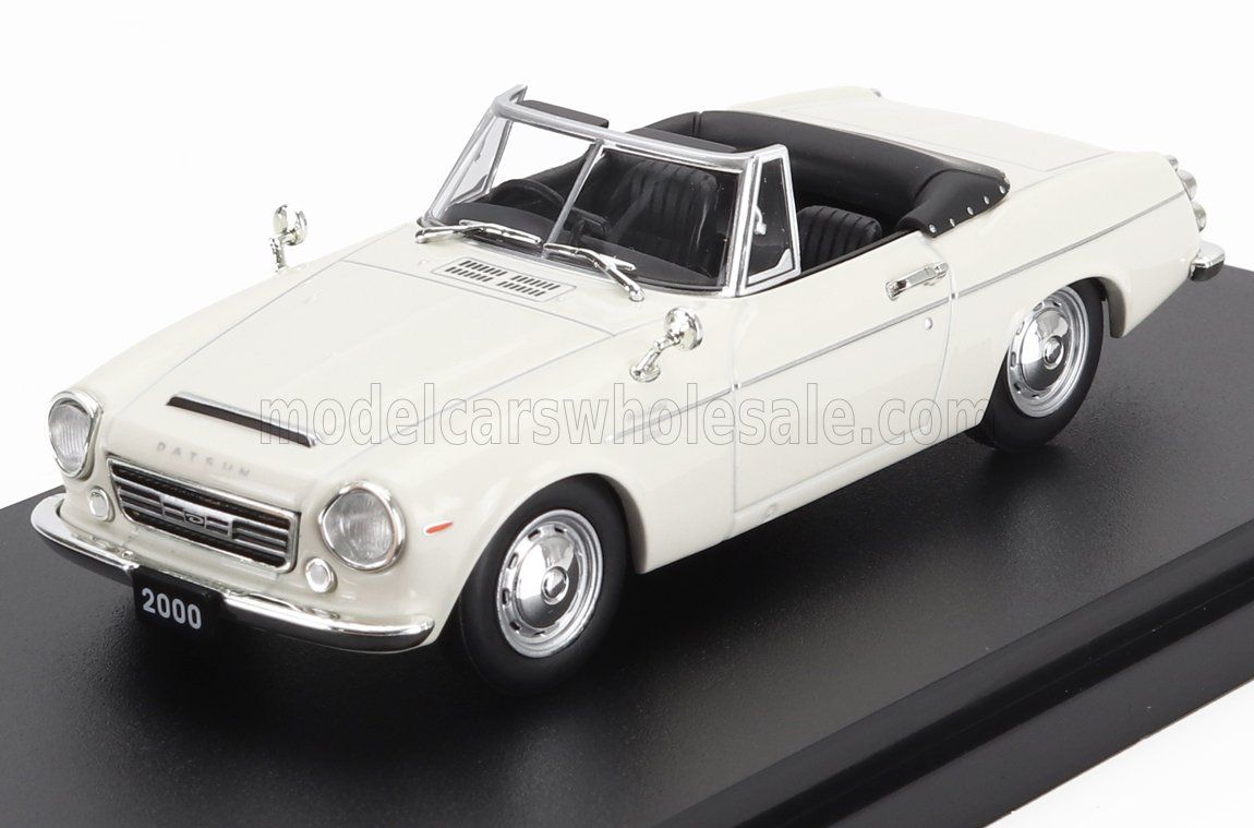 1:43 Hechette - 1967 Datsun Fairlady 2000 (SE311) Cabrio Open White
