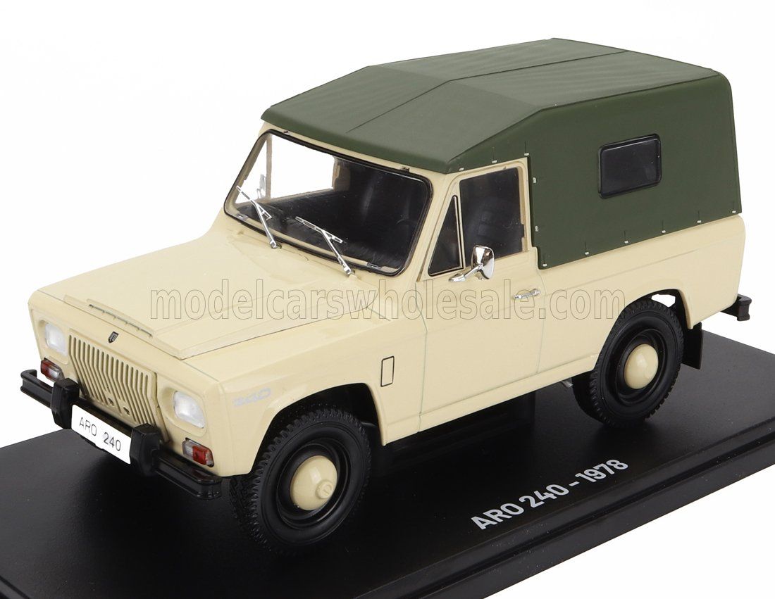 1:24 Hechette - 1978 Aro 240 Beige Green