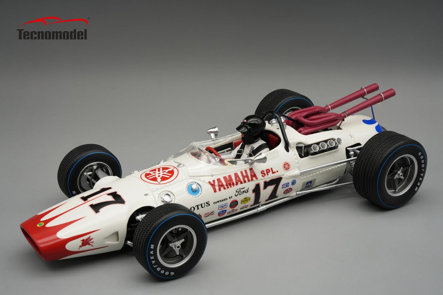 1:18 Tecnomodel - Lotus Type 38 #17 2nd Inidianapolis Indy 500 (with pilot figure) 1965 Dan Gurney