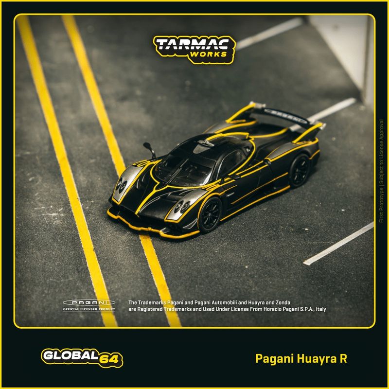 1:64 Tarmac - Pagani Huayra R, matt black/silver 1:64 Tarmac - Pagani Huayra R, matt black/silver