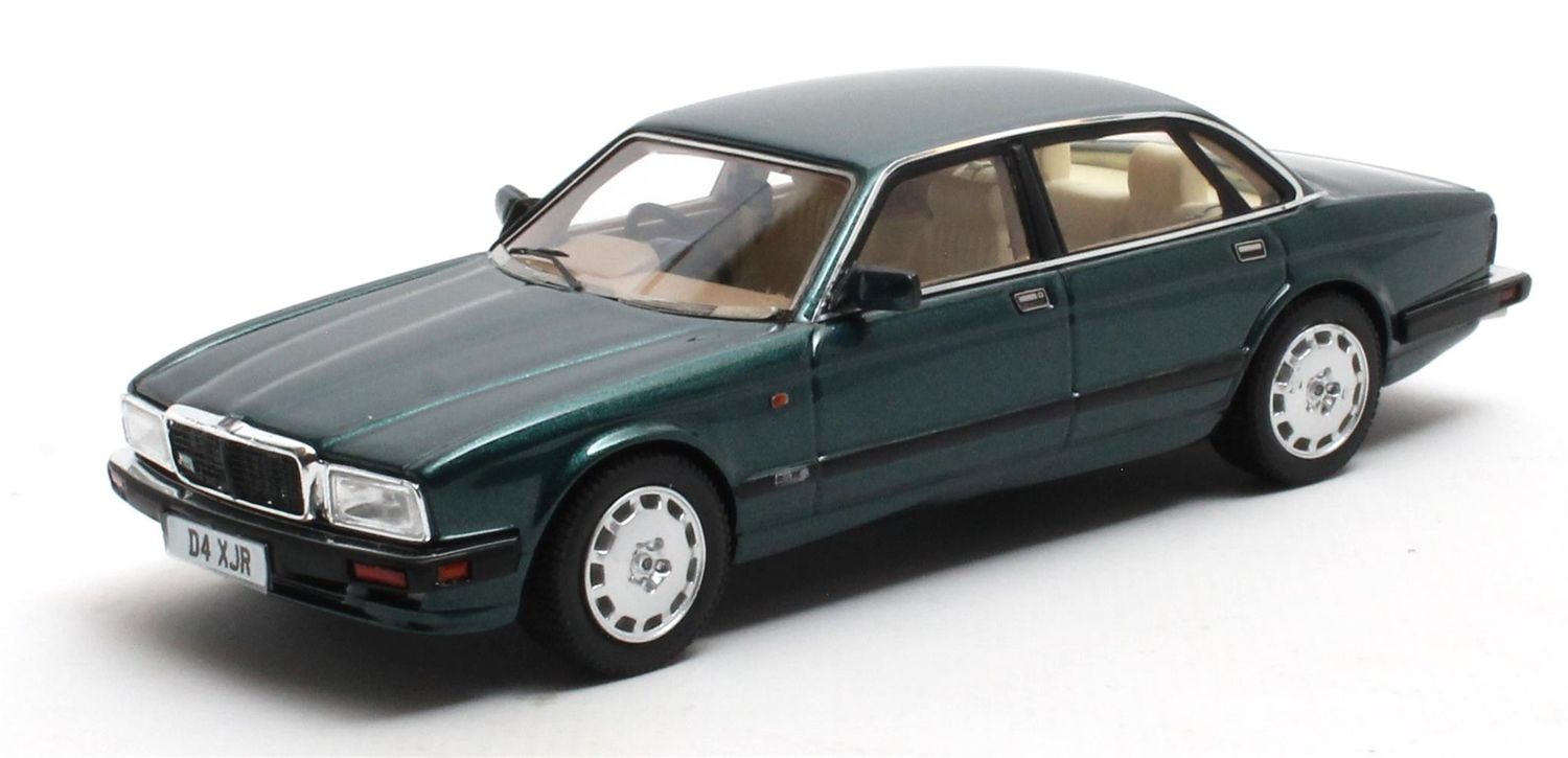 1:43 Matrix - Jaguar XJR (XJ40) blue metallic 91-94