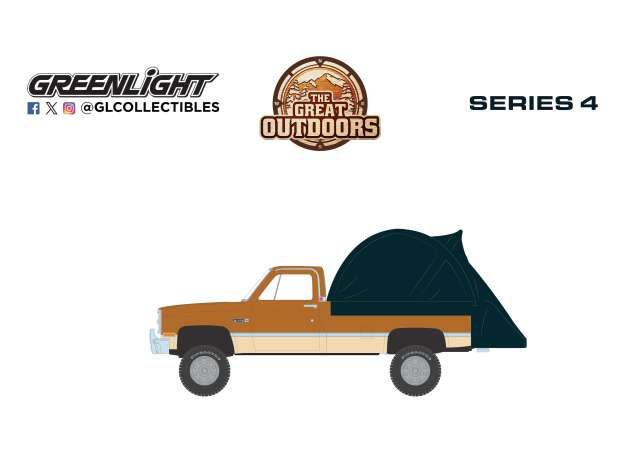 1:64 Greenlight - 1986 GMC Sierra Lifted *The Great Outdoors Series 4*, Desert Sand/Doeskin Tan with Modern Truck