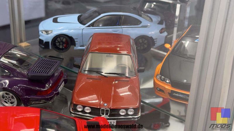 1:18 Solido - BMW E21 323I kastanien rot met. 1:18 Solido - BMW E21 323I kastanien rot met.