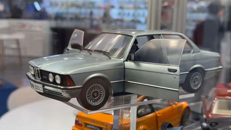 1:18 Solido - BMW E21 323I silverblue met. 1980 1:18 Solido - BMW E21 323I silverblue met. 1980