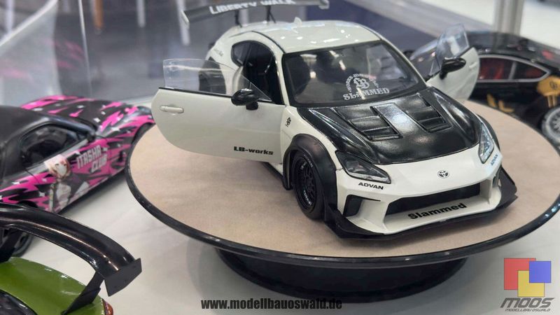 1:18 Solido - Toyota GR86 LBWK BODY KIT white 1:18 Solido - Toyota GR86 LBWK BODY KIT white