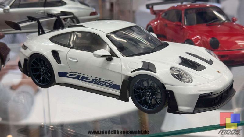1:18 Solido - Porsche GT3 RS White & Blue Stripes 2024 1:18 Solido - Porsche GT3 RS White & Blue Stripes 2024