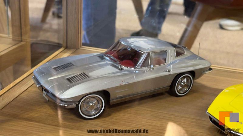 1:18 Norev - Chevrolet Corvette Sting Ray 1963 Sebring Silver 1:18 Norev - Chevrolet Corvette Sting Ray 1963 Sebring Silver